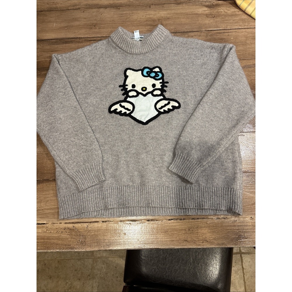 Hello Kitty Forever 21 x Sanrio Angel Gray Sweater Size Medium (Runs Large)